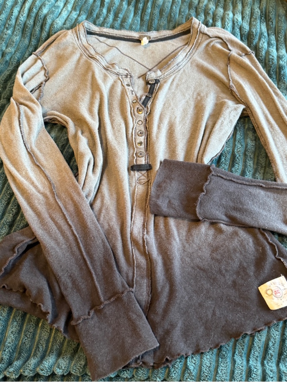 We the FREE PEOPLE GREY BLACK OMBRÉ LONG SLEEVE LINEN COTTON HENLEY MEDIUM - Picture 2 of 7